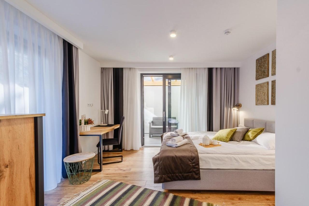 Rezydencja Ornak 5 - Stylowe Apartamenty Z Balkonami I Jacuzzi, 5 Min Pieszo Do Krupowek, Izby Podhalanskie Zakopane Esterno foto