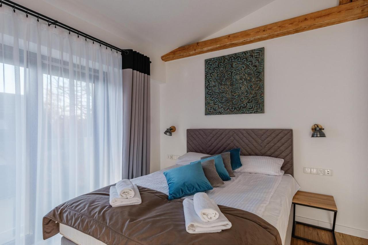 Rezydencja Ornak 5 - Stylowe Apartamenty Z Balkonami I Jacuzzi, 5 Min Pieszo Do Krupowek, Izby Podhalanskie Zakopane Esterno foto